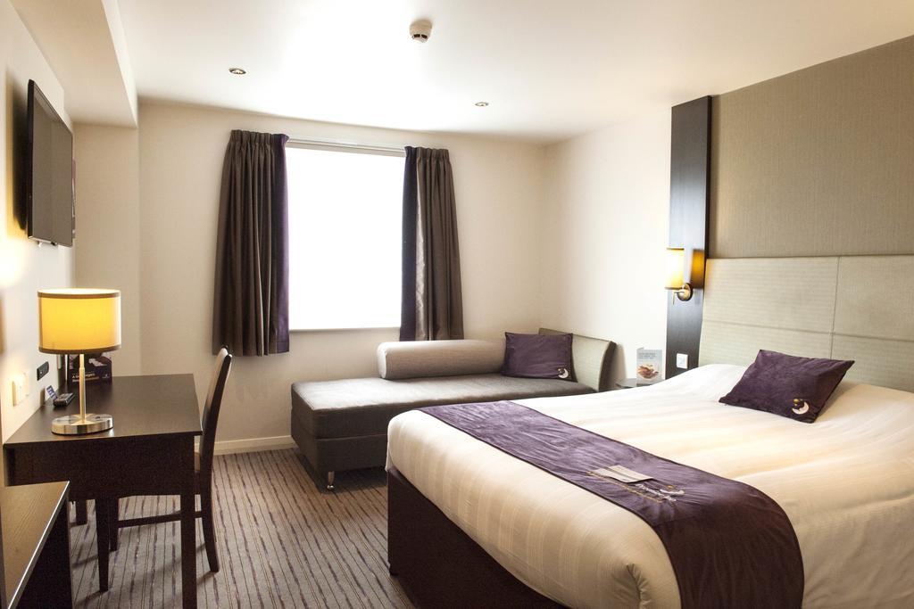 Premier Inn Basildon East Mayne Екстер'єр фото